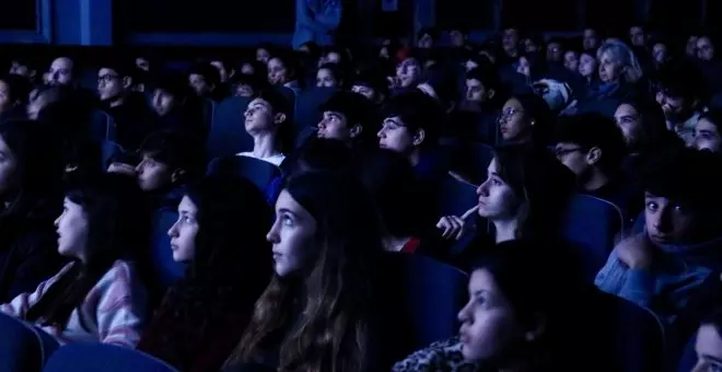 Només 1 de cada 5 pel·lícules doblades al català es projecten al vespre i a la nit, la franja més freqüentada als cinemes