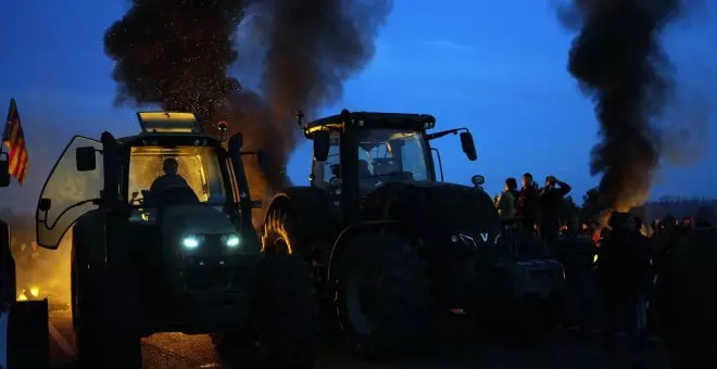 Los agricultores toman las carreteras asfixiados por la fiscalidad, la normativa europea y los fondos de inversión