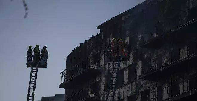 El terrible incendio de un edificio de viviendas en València, en imágenes