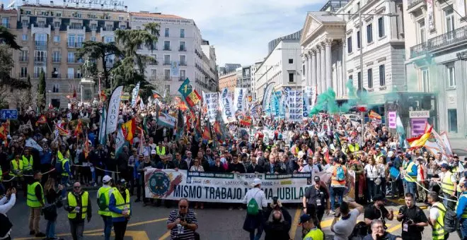 Miles de policías y guardias civiles marchan en Madrid para exigir ser profesionales de riesgo y una jubilación digna