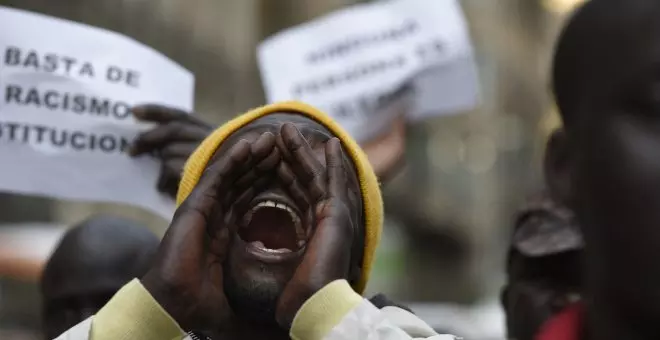 El racismo policial en España deja un expediente lleno de violencia, sesgos y cargas contra las minorías étnicas