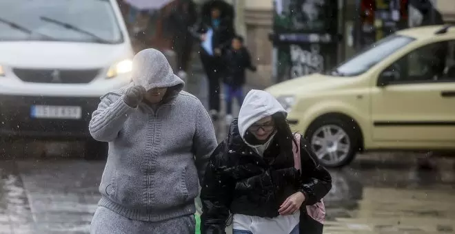 Las temperaturas de desploman este lunes en toda España con posibles precipitaciones fuertes en Catalunya