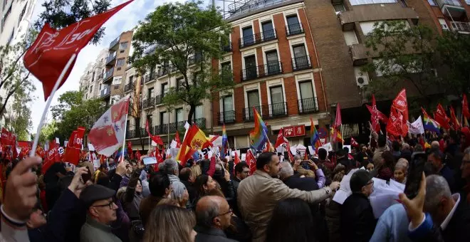 María Jesús Montero abre el comité federal del PSOE y anima a Sánchez: "Quédate, no pueden salirse con la suya"