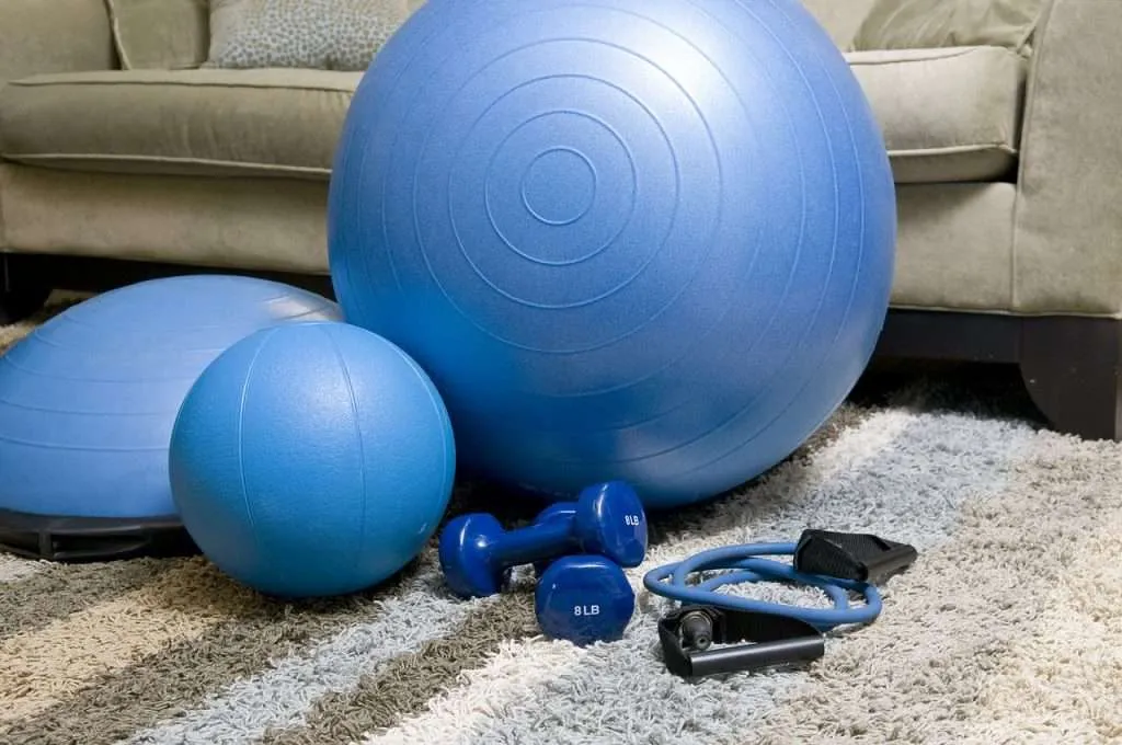 Diferentes herramientas para hacer ejercicio en la habitación