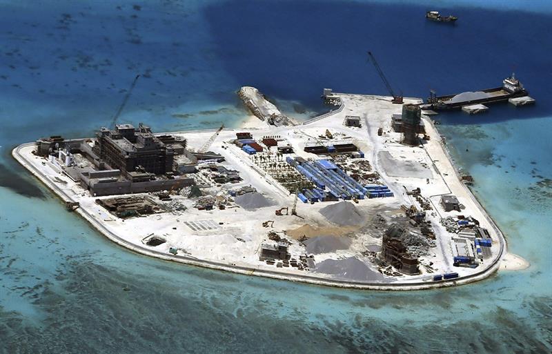 Resultado de imagen de instalaciones defensivas en islas de Mar Meridional de China