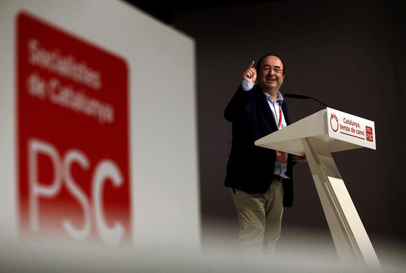 El líder del PSC, Miquel Iceta, durante su discurso tras ser ratificado en el congreso del PSC. / ALBERTO ESTÉVEZ (EFE)