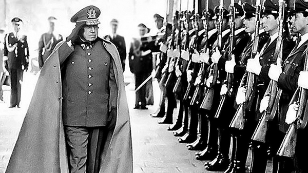 Chile ordena decomisar 5,1 millones de dólares y propiedades a Pinochet