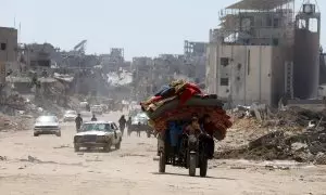 Palestinos llegan a Khan Yunis después de huir de Rafah, a 7 de mayo de 2024.