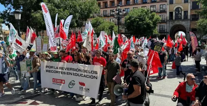 Más de un millar de profesores de Castilla-La Mancha reclaman revertir los recortes del PP que aún siguen vigentes