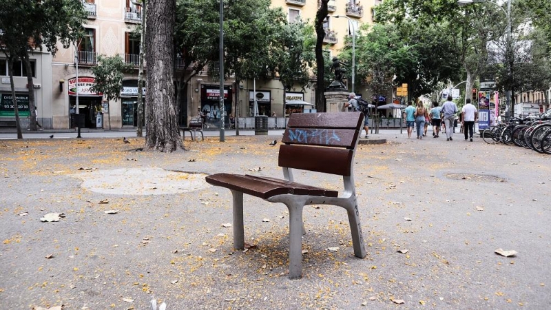 Banco individual. Ronda de Sant Antoni / Calle Sepúlveda, Barcelona. — Marta Font Marsal