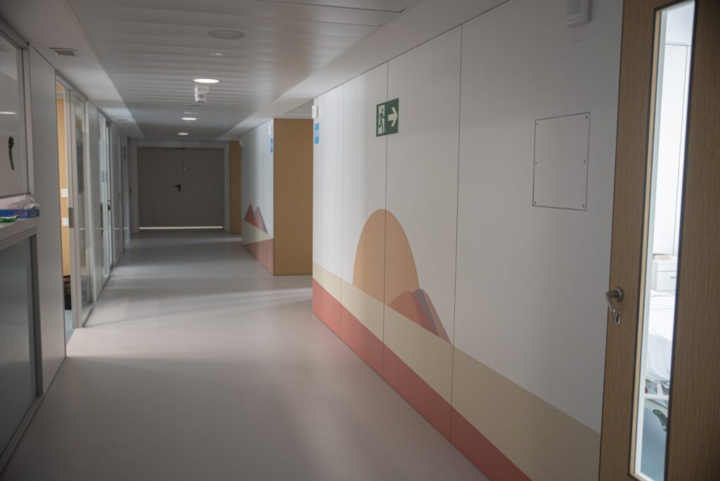 El pasillo de la planta pediátrica de salud mental. Joanna Chichelnitzky