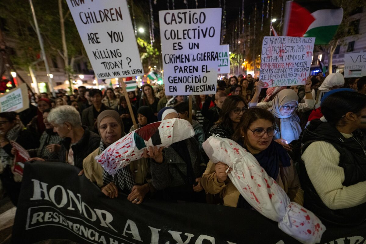 Decenas de personas salen a las calles de Barcelona, Catalunya, en apoyo a Palestina y en repudio a la guerra de Israel, a 4 de noviembre de 2023.- Lorena Sopêna / Europa Press