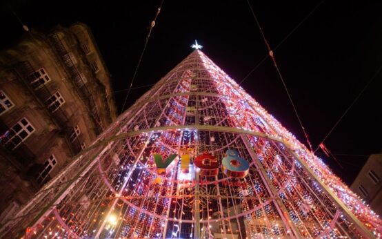 Imagen de archivo del árbol de Navidad que lució Vigo en la Navidad de 2022. - : Gustavo de la Paz | EUROPA PRESS