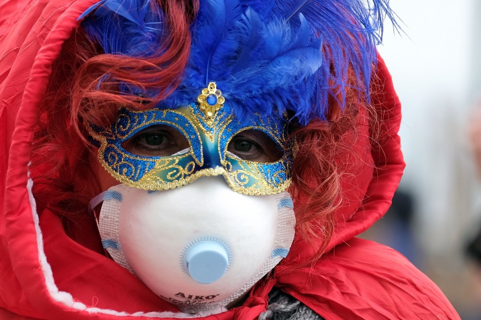 Las máscaras protectoras también han estado presentes en el Carnaval de Venecia. | Manuel Silvestri (Reuters)