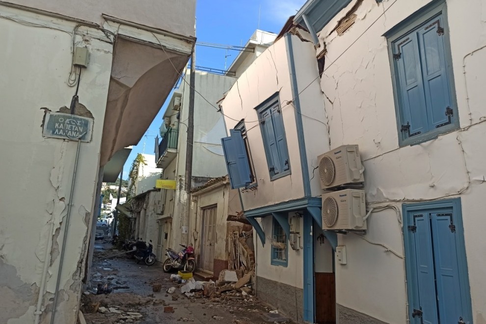 Edificios dañados en la ciudad portuaria de Vathy tras un terremoto, en la isla de Samos.