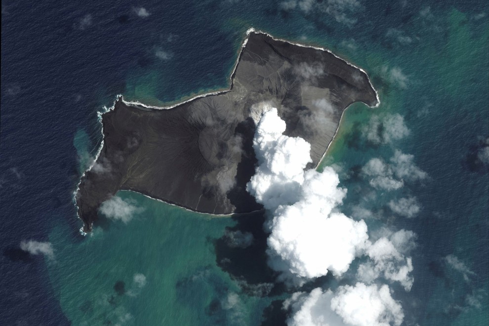 06/01/2022 Una imagen satelital muestra el volcán Hunga Tonga-Hunga Ha'apai antes de su erupción principal