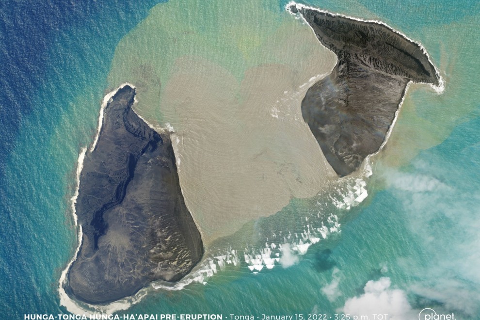 15/01/2022 Una imagen de Planet SkySat muestra el volcán submarino Hunga Tonga dos horas antes de su erupción