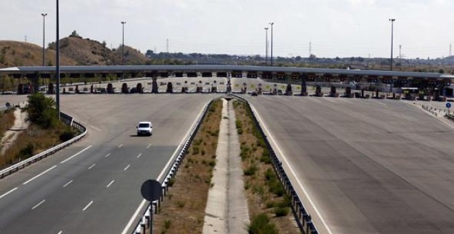 Vista de los peajes en la autopista radial de Madrid R-3.