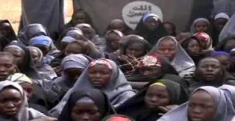 Captura del vídeo de Boko Haram en el que se pueden ver a las niñas secuestradas. AFP