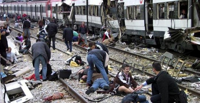 Fotografía facilitada por Pablo Torres, testigo directo del atentado del 11-M, que muestra una de las imágenes de la exposición 'El 11-M, diez años después'