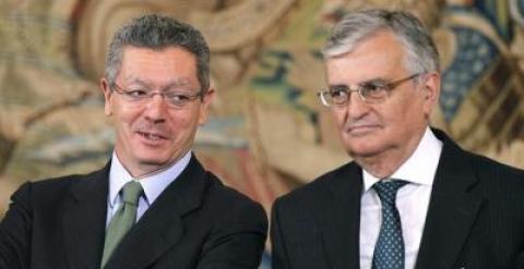 El fiscal general Torres-Dulce con el ministro Gallardón en un acto este lunes en Zarzuela/Efe