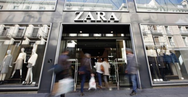 Entrada de una tienda de Zara, la principal enseña del grupo Inditex, en Barcelona.