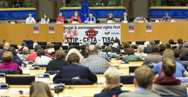 Acto contra el TTIP, CETA y TISA organizado por el GUE este martes, en Bruselas. FLICKR GUE/NGL