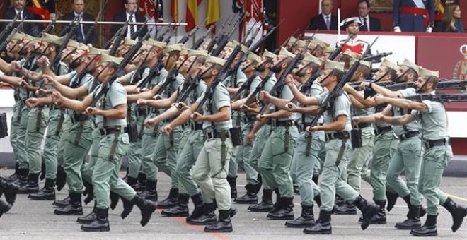 Legionarios desfilando el día de las Fuerzas Armadas.