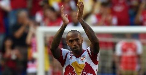 Thierry Henry en un partido amistoso en verano entre el New York red Bulls y el Arsenal. AFP