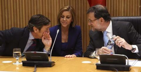 Mariano Rajoy,  María Dolores de Cospedal, y Rafael Hernando, durante la reunión del Grupo Popular del Congreso. EFE/J.J.Guillen