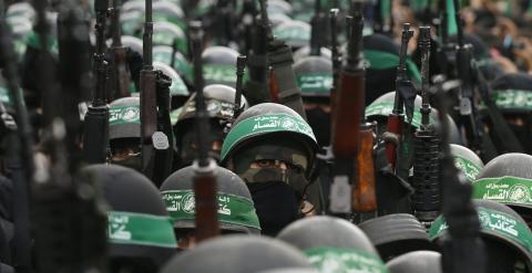 Militantes palestinos de las brigadas de Al Aqsa, en la celebración del 27 aniversario de la fundación de Hamás, en la ciudad de Gaza, el pasado domingo. REUTERS/Mohammed Salem