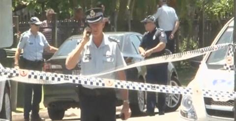 Agente de policía cerca del lugar donde han sido encontrados ocho niños apuñalados en Cairns (Australia) - REUTERS