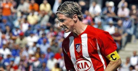 Fernando Torres con el brazalete de capitán del Atlético de Madrid