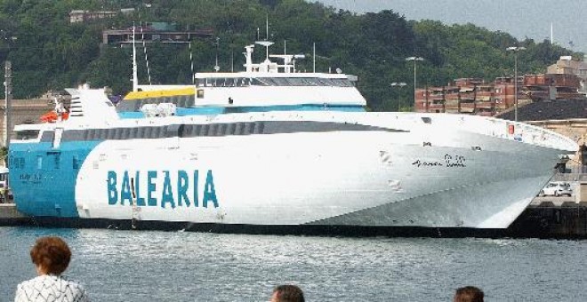 Imagen de un barco de la compañía naviera Balearia, en 2003.