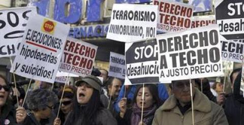 Protesta en Madrid de la PAH para pedir el fin de los desahucios.- EFE