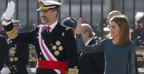 Felipe VI, que preside por vez primera, acompañado de doña Letizia, la celebración de la Pascua Militar.- EFE