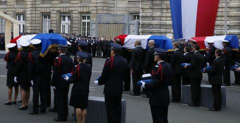 Funeral a los tres agentes de Policía muertos en los ataques en París. - AFP