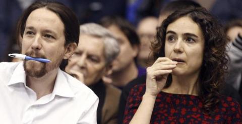 La candidata a la secretaría general de Podemos en Catalunya, Gemma Ubasart, junto a líder de de la formación, Pablo Iglesias, en un acto de partido en Barcelona. -EFE