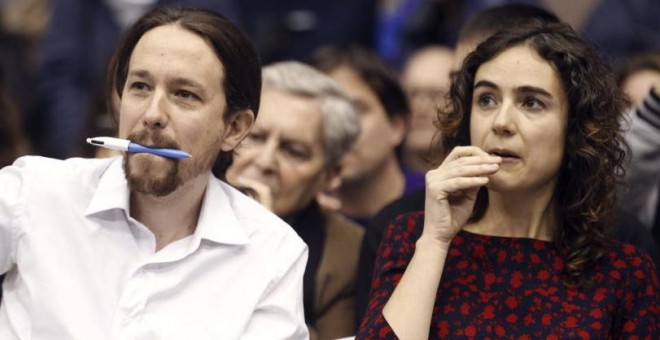 La candidata a la secretaría general de Podemos en Catalunya, Gemma Ubasart, junto a líder de de la formación, Pablo Iglesias, en un acto de partido en Barcelona. -EFE