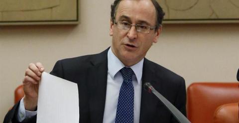 El nuevo ministro de Sanidad, Alfonso Alonso, durante su primera comparecencia en la Comisión de Sanidad del Congreso. EFE