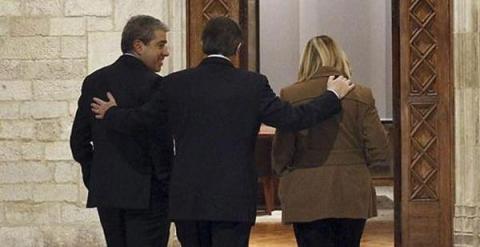 Artur Mas, con la vicepresidenta, Joana Ortega y el conseller de Presidencia, Francesc Homs. / EFE