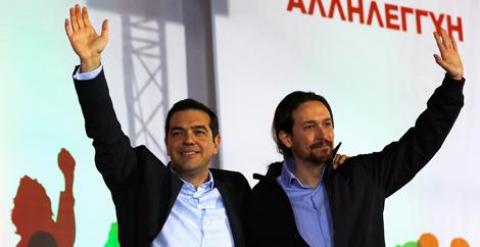 Alexis Tsipras y Pablo Iglesias, en el último acto de campaña electoral de Syriza. REUTERS