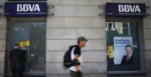 Una oficina del BBVA en Madrid. REUTERS