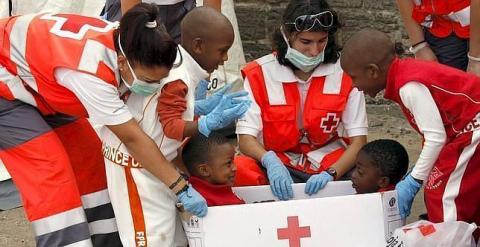 Voluntarios de Cruz Roja en Cartagena durante el día internacional del voluntariado