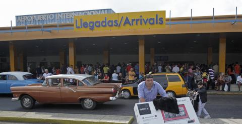 Entrada del aeropuerto de La Habana. REUTERS/Stringer