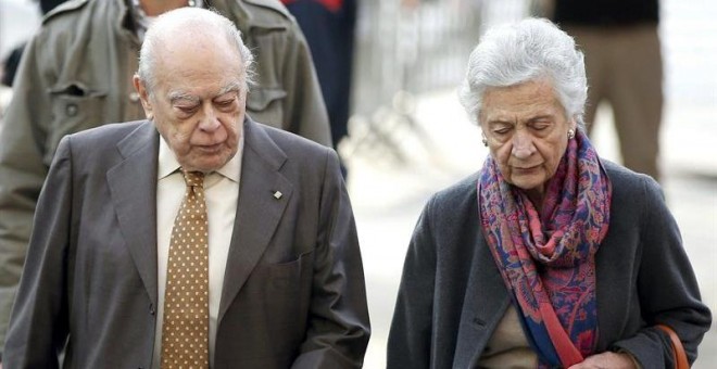 Jordi Pujol y Marta Ferrusola a su llegada para declarar. EFE/Andreu Dalmau