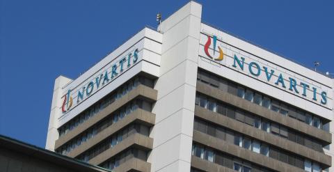 Fachada de un edificio de la farmacéutica Novartis.