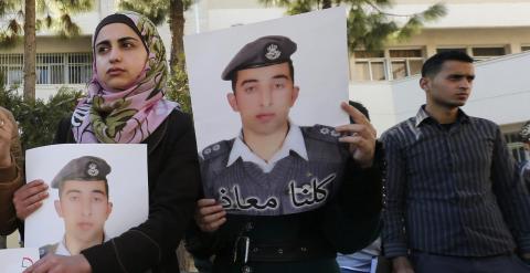 Manifestación en Amán de este mismo martes por la liberación de Muaz Kasasbeh. - REUTERS