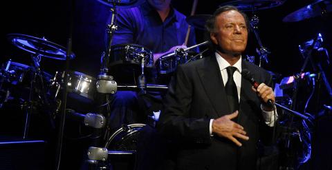 Julio Iglesias durante un concierto. /EFE