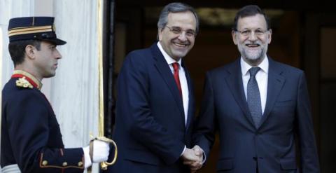 Mariano Rajoy en Atenas, cuando viajó el pasado enero para apoyar al entonces primer ministro heleno, el conservador Antonis Samaras, en la campaña electoral. AFP